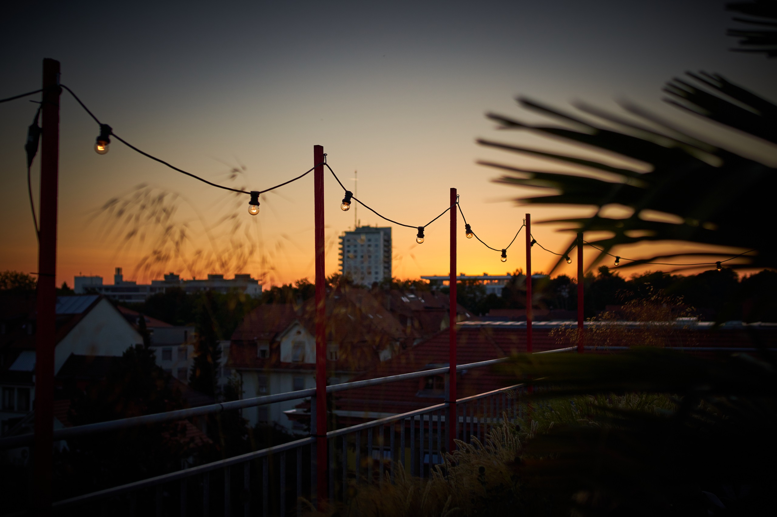 Dachterrasse vom B bei Sonnenuntergang an einem schönen Sommerabend.