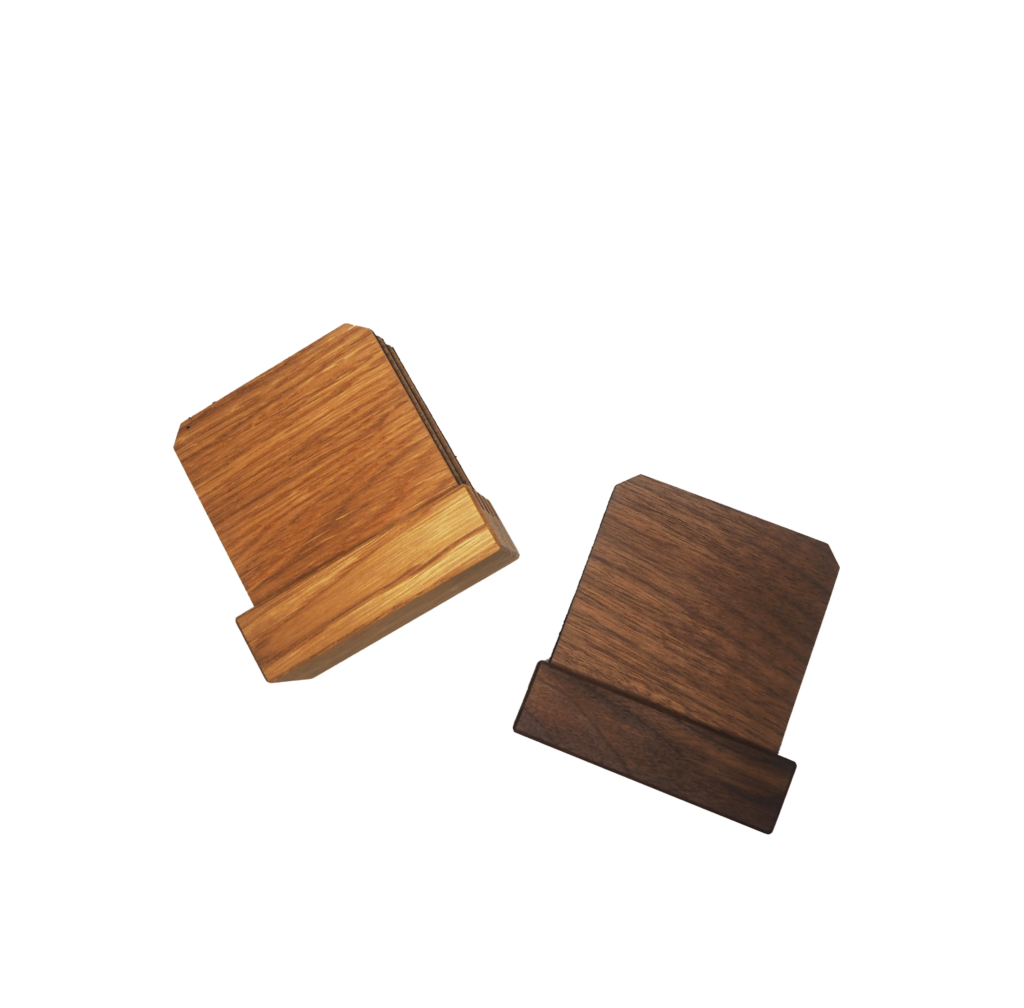 Zwei Sets von Holzuntersetzer