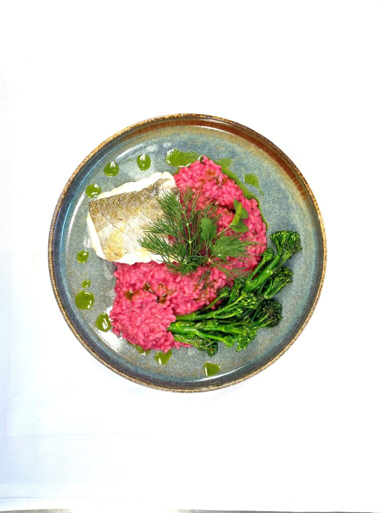 Gebratenes Skreifilet (NO), Randenrisotto mit Meerrettich und Bimi-Brokkoli (glutenfrei)