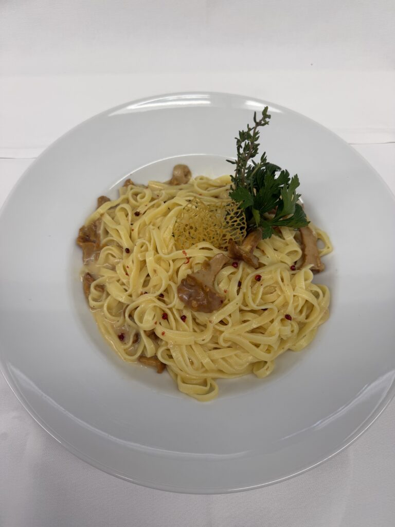 Tagliatelle mit Eierschwämmli-Rahmsauce